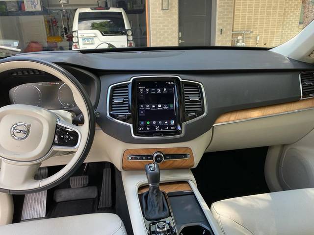 The cream dash and seats of a Volvo XC90
